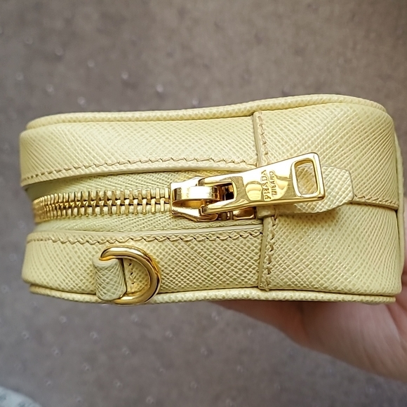 Prada camera bag - Picture 6 of 14